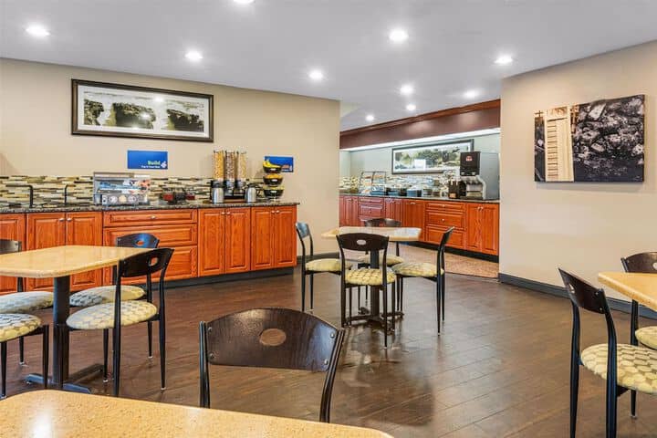 Breakfast area